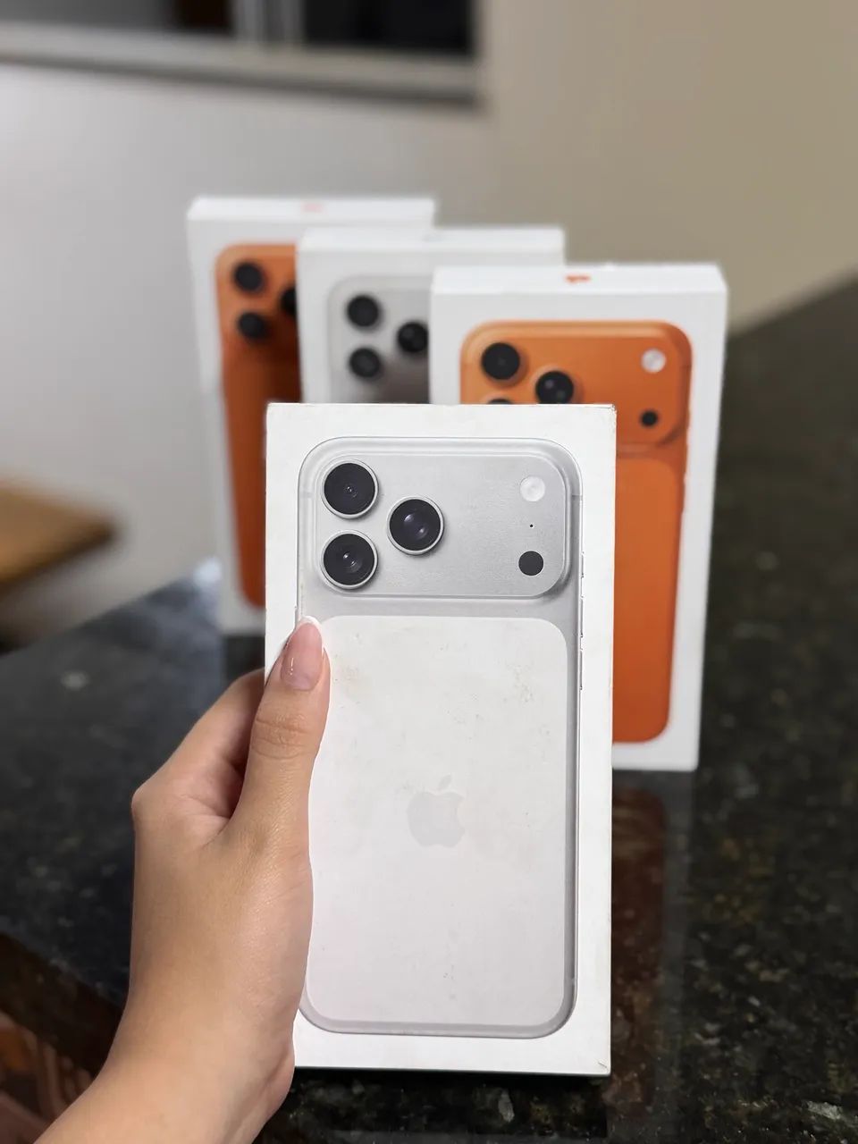 iPhone 17 pro Max 256GB - Silver/Laranja - Celulares e Smartphones