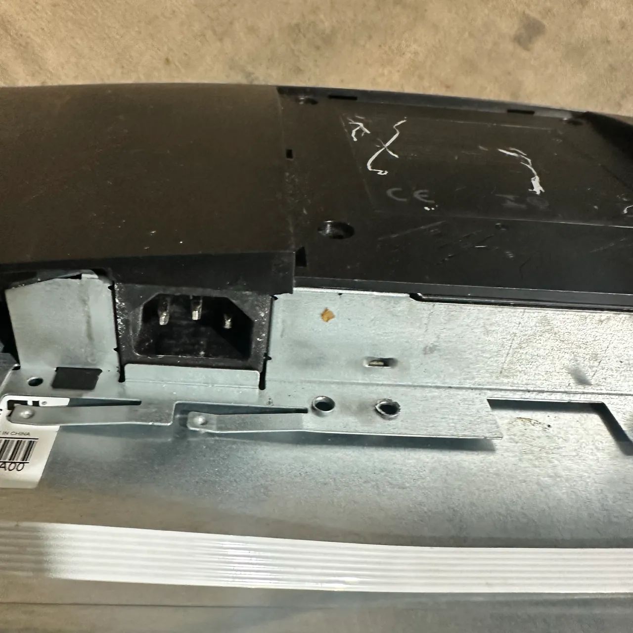 Monitor Dell usada com defeito não tem base carcaça quebrada  - Foto 4