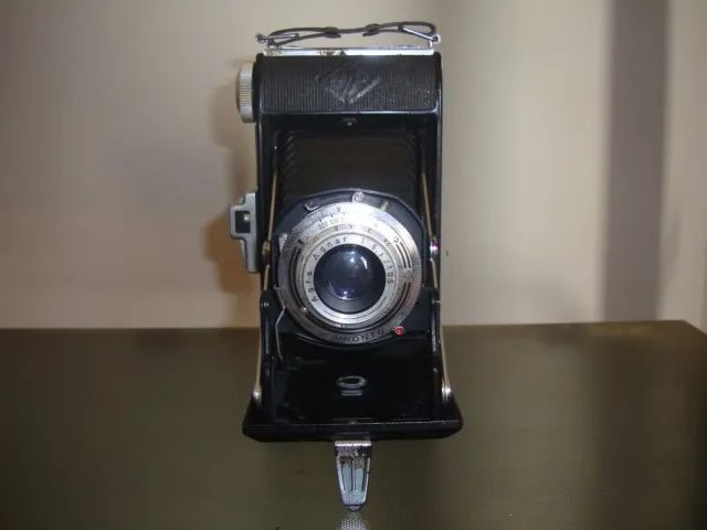 Câmera Vintage Agfa - Modelo alemão da década de 1950 - funcionando, com estojo - Foto 2