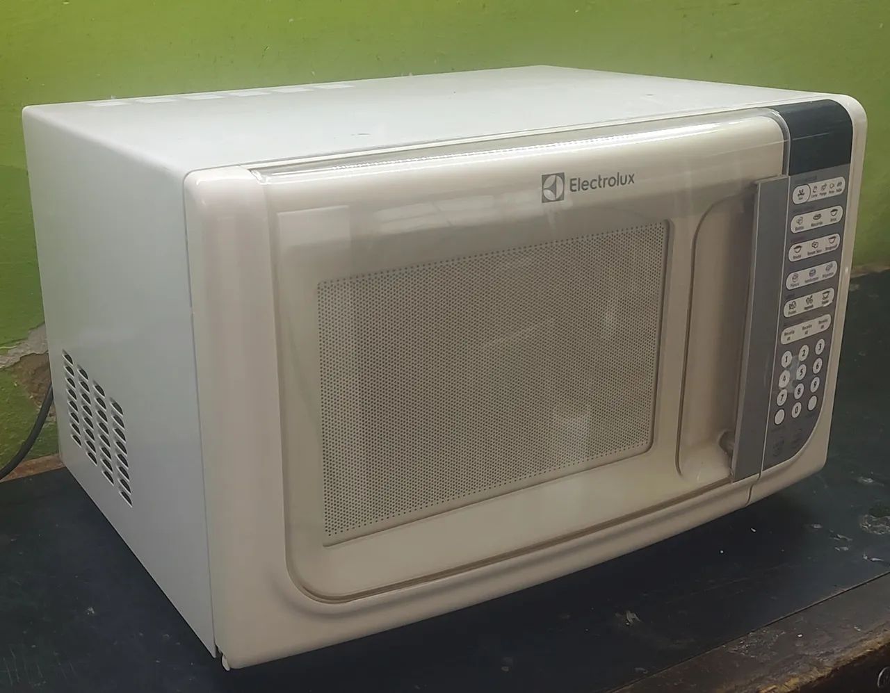 Microondas Eletrolux "31" Litros super conservado  - Foto 2