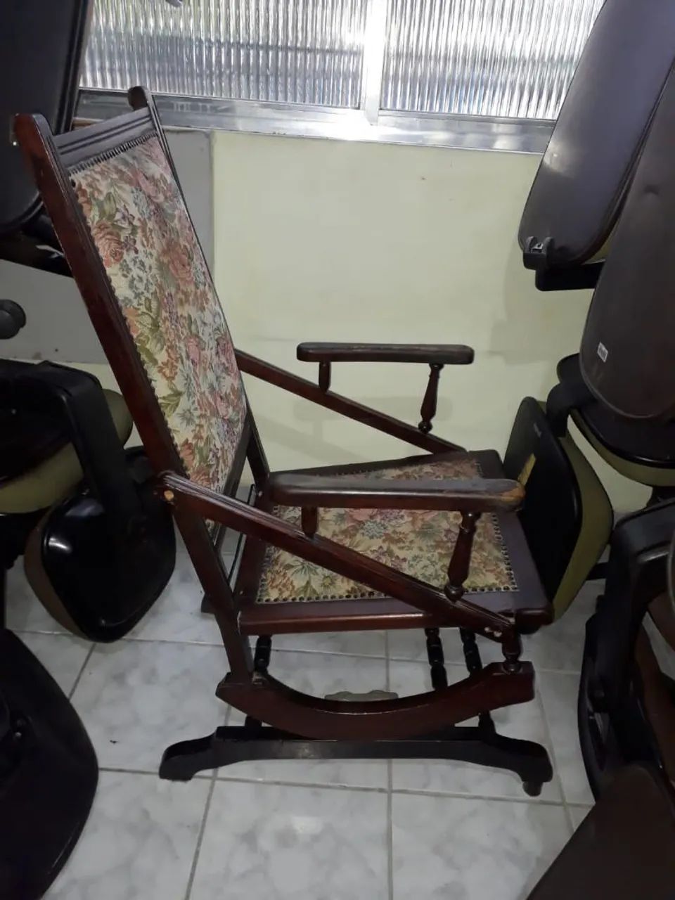 Cadeira de Balanço antiga.  - Foto 5