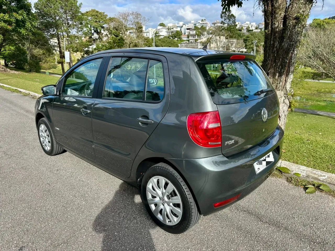 Volkswagen Fox 1.0 MI Total Flex 8V 5P 2013 - Foto 2