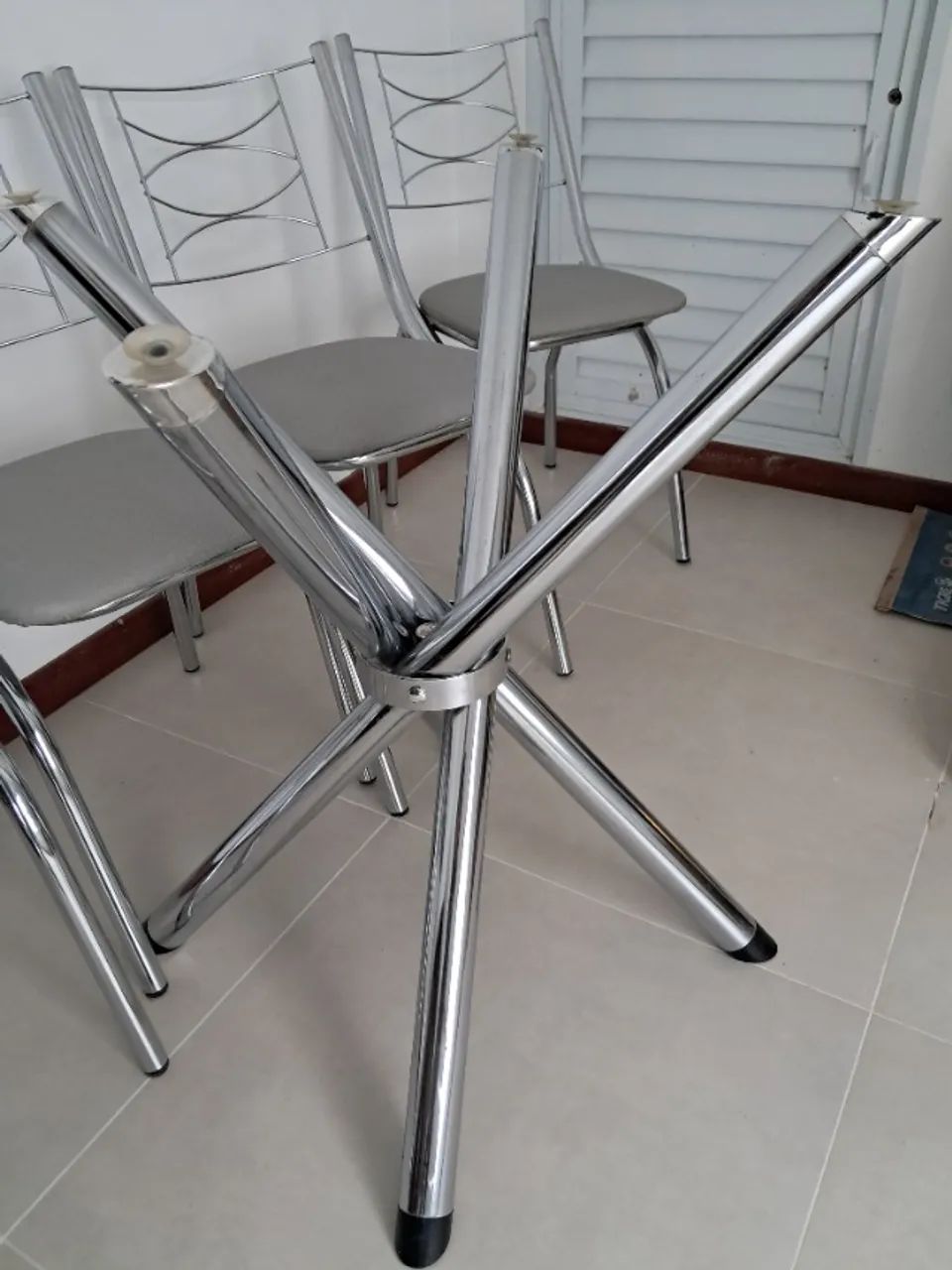 Mesa de vidro com 4 cadeiras - Foto 2