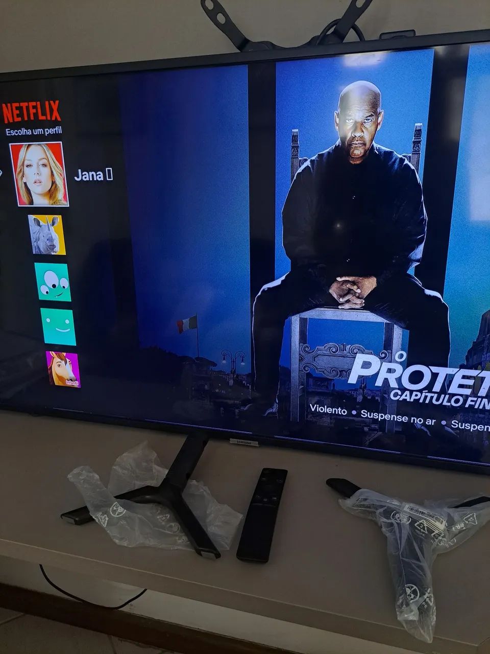 Smart TV Samsung 40 polegadas acompanha controle remoto e pezinhos. - Foto 5
