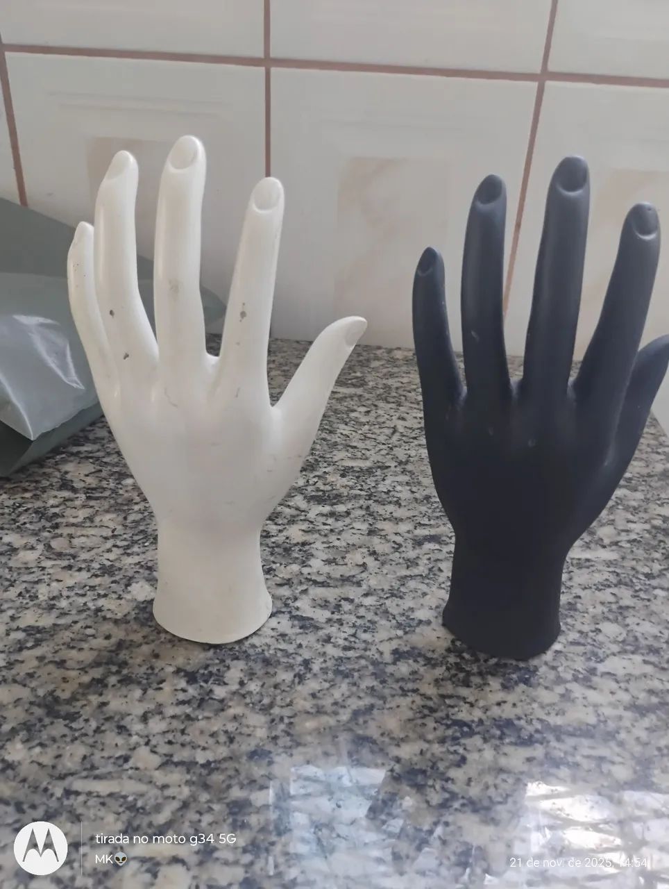 Mãos mostruário de gesso  - Foto 2