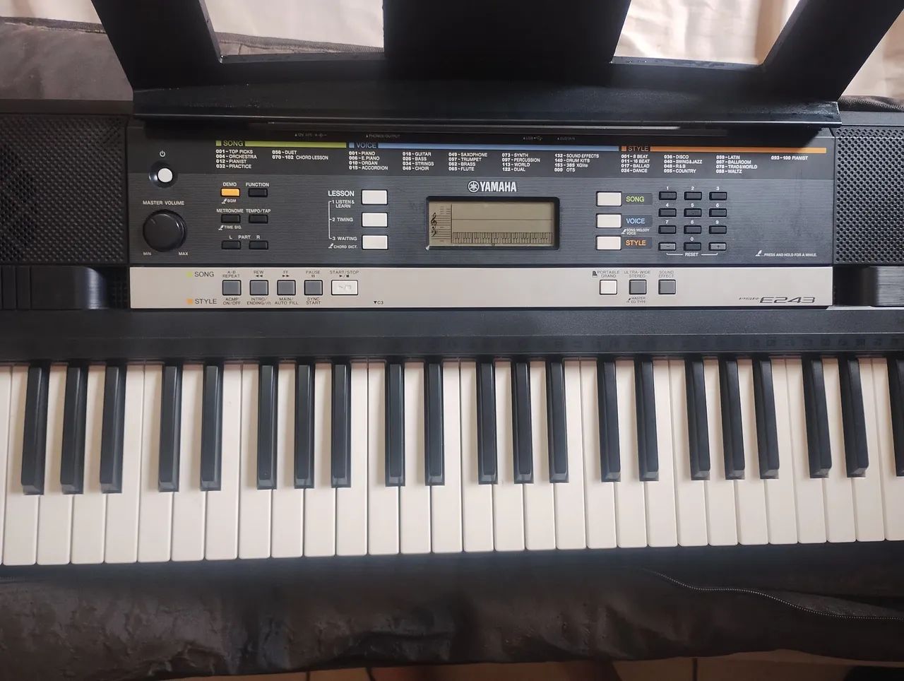 Teclado Yamaha E243