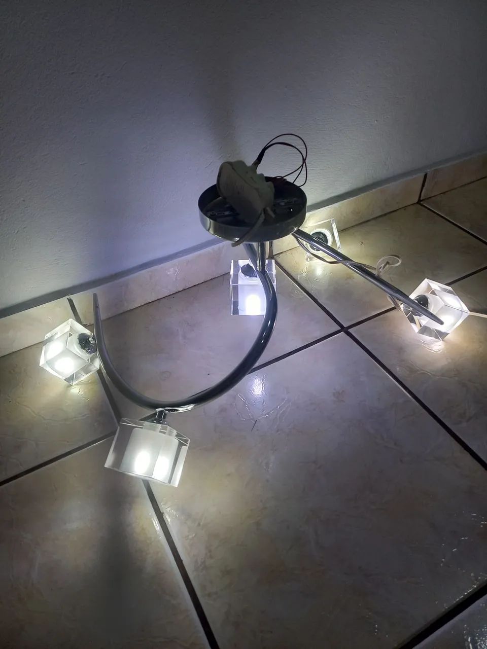 Lustre   cromado com 5 lanças de lede