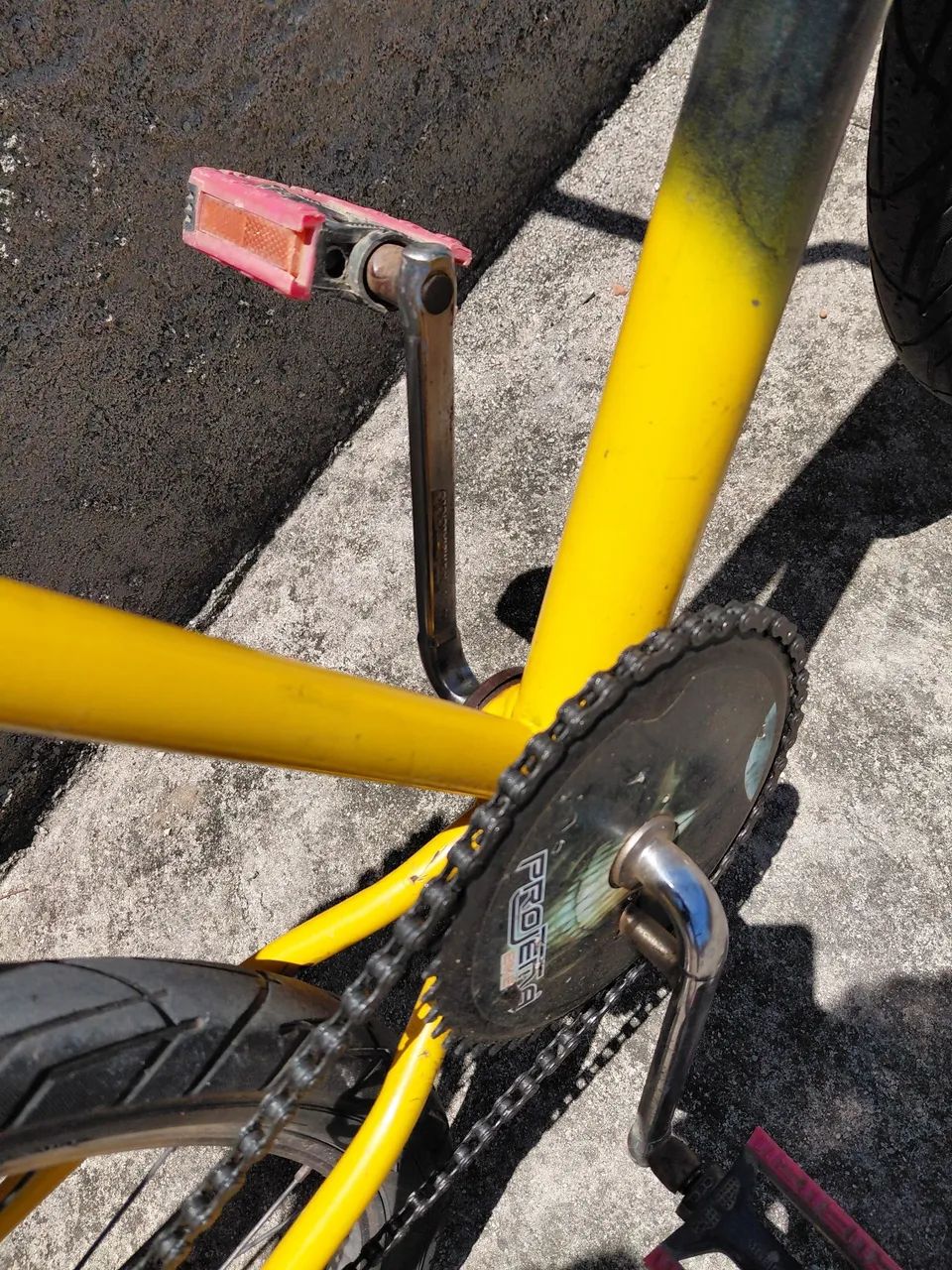 Bicicleta aro 26 amarela e preta - Foto 3