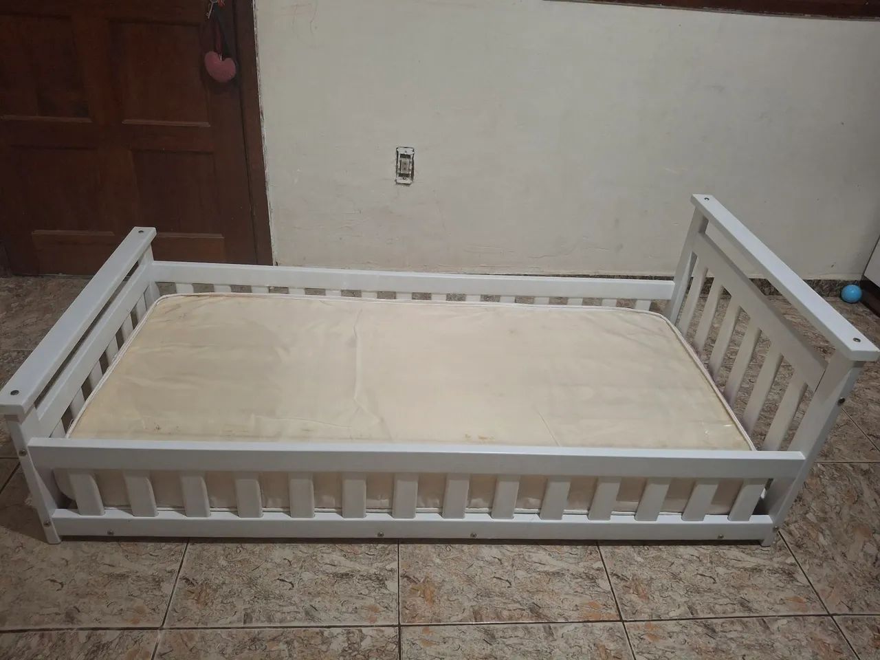 cama infantil/ colchão 