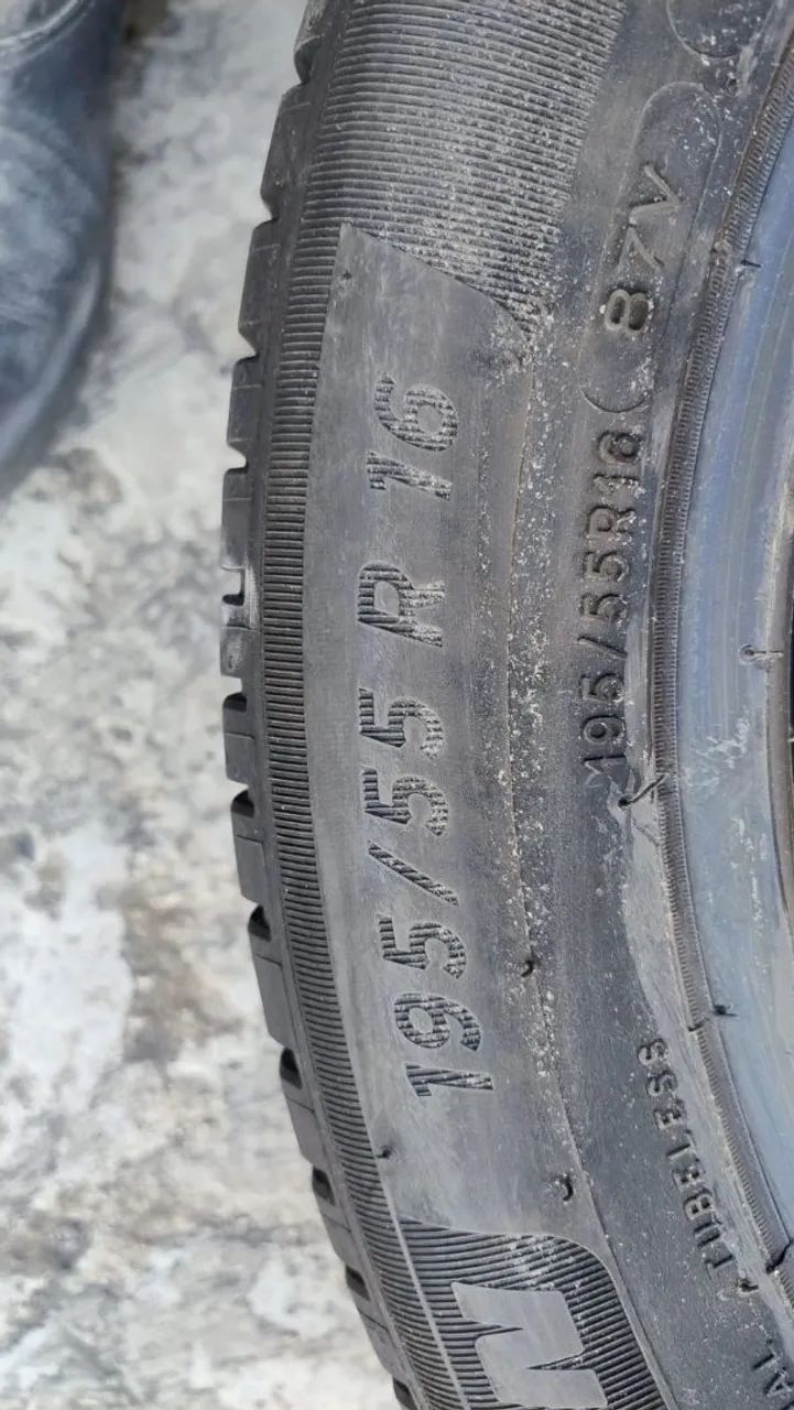 Par de Pneus Michelin 195/55R16 - Foto 2