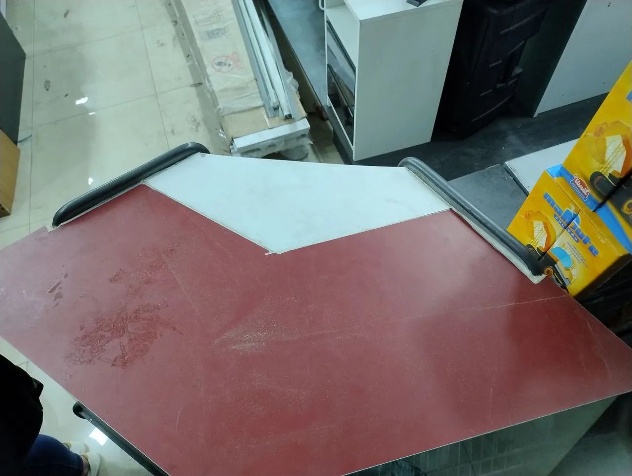 Balcão Vitrine Expositora Comercial de Vidro com Prateleiras - Usada<br> - Foto 2