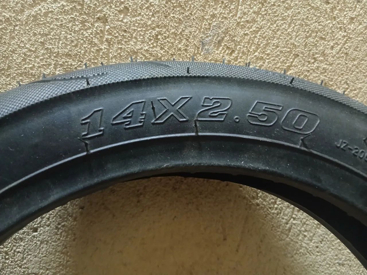 Pneu para bicicleta elétrica aro 14" novo - Foto 2
