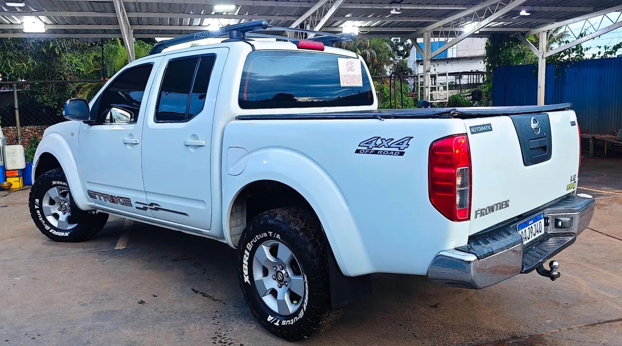 Nissan Frontier LE CD 4X4 2.5 TB Diesel Aut. 2012 - Foto 3