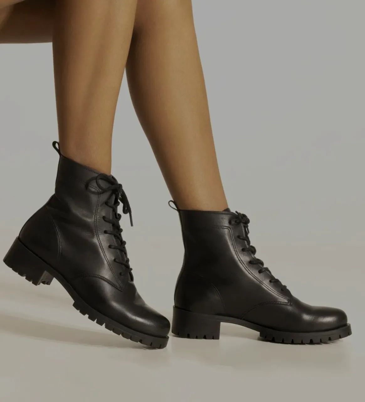 Bota AREZZO Coturno Tratorado Básico Preto 37 - Foto 4