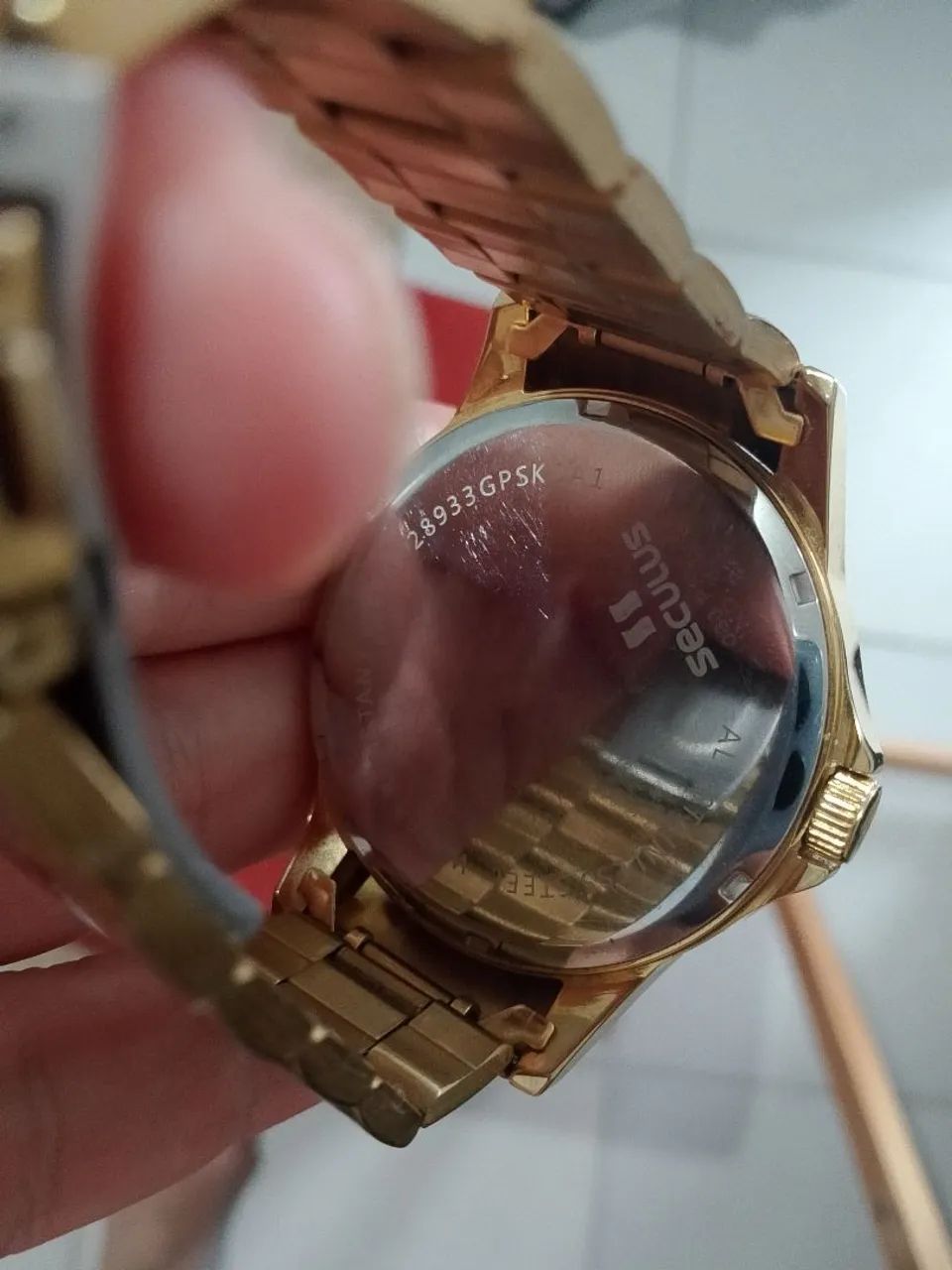 Relógio de pulso dourado  - Foto 4