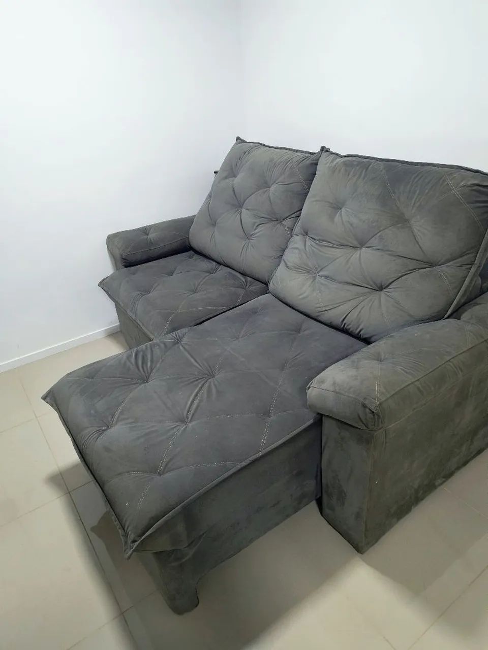 Sofá Retrátil e Reclinável 2,20m Cinza Chumbo Ótimo Estado - Foto 4
