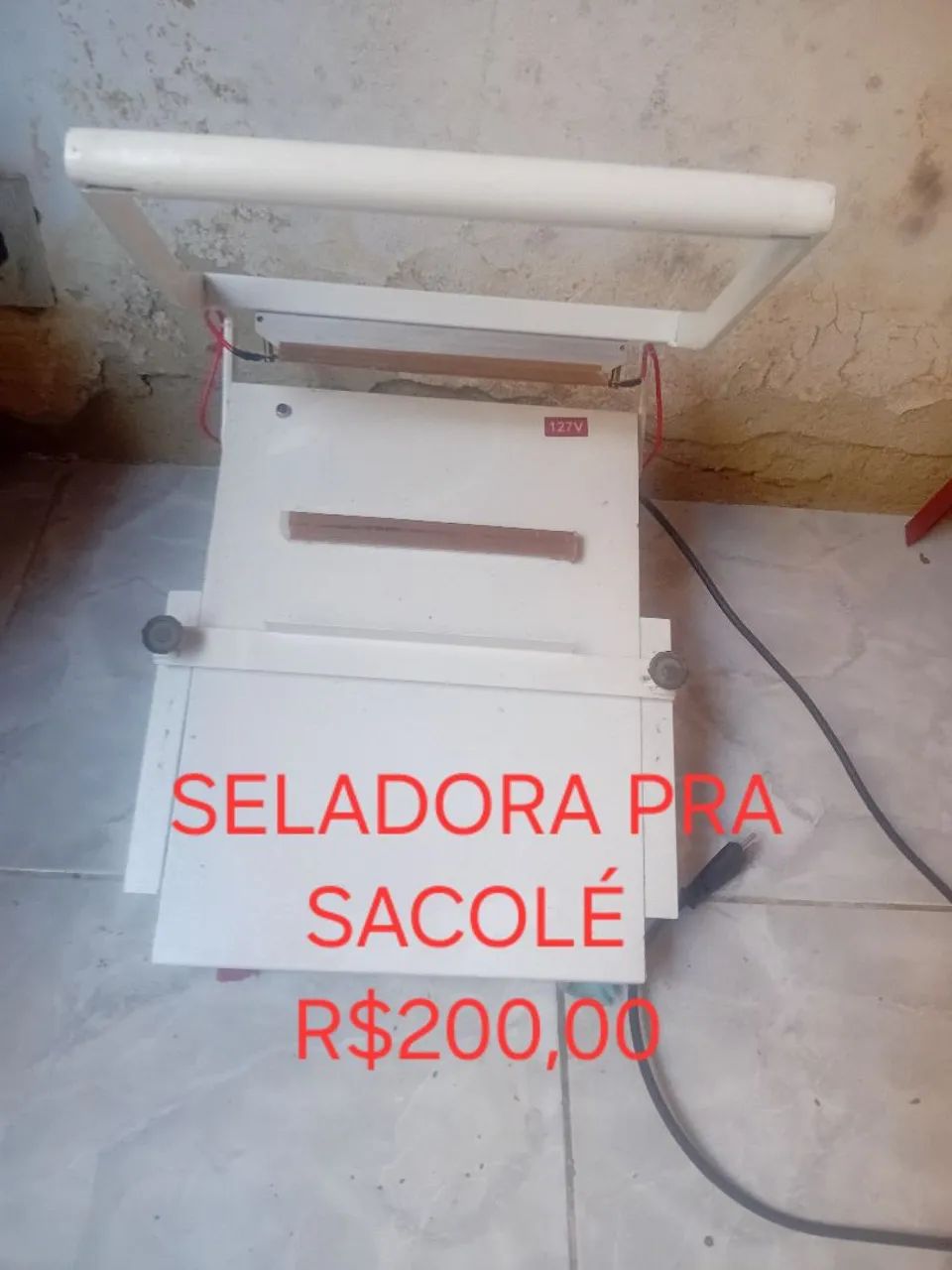 Seladora para selar líquidos.