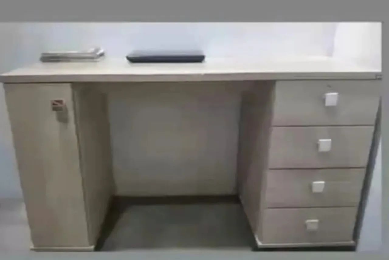 Escrivaninha SEMI-NOVA