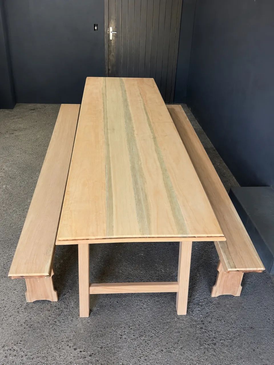 MESA COM BANCOS EM MADEIRA DE EUCALIPTO ROSA  - Foto 3