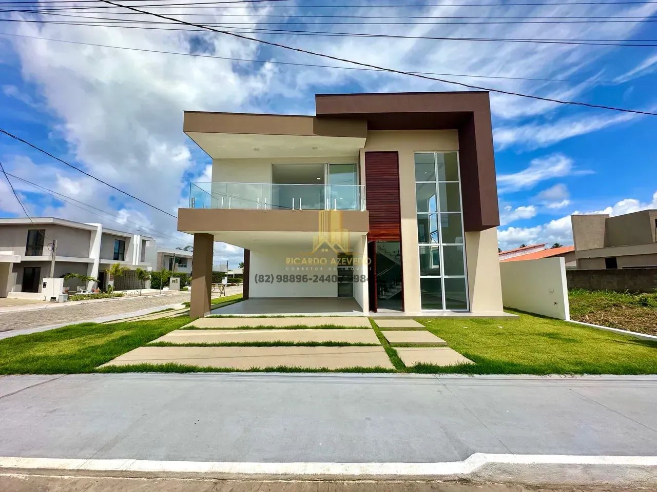 Casa com 05 quartos e piscina, Massagueira
