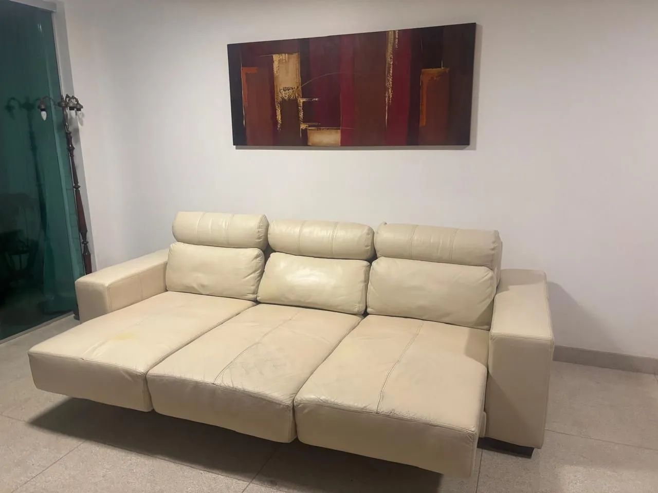 Lindo sofá em coro legítimo, retratil - Foto 3