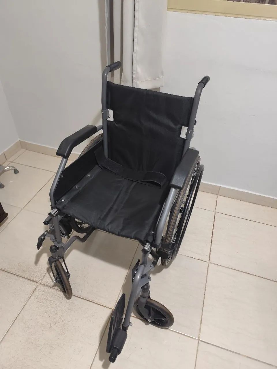Cadeira de rodas (NOVA)