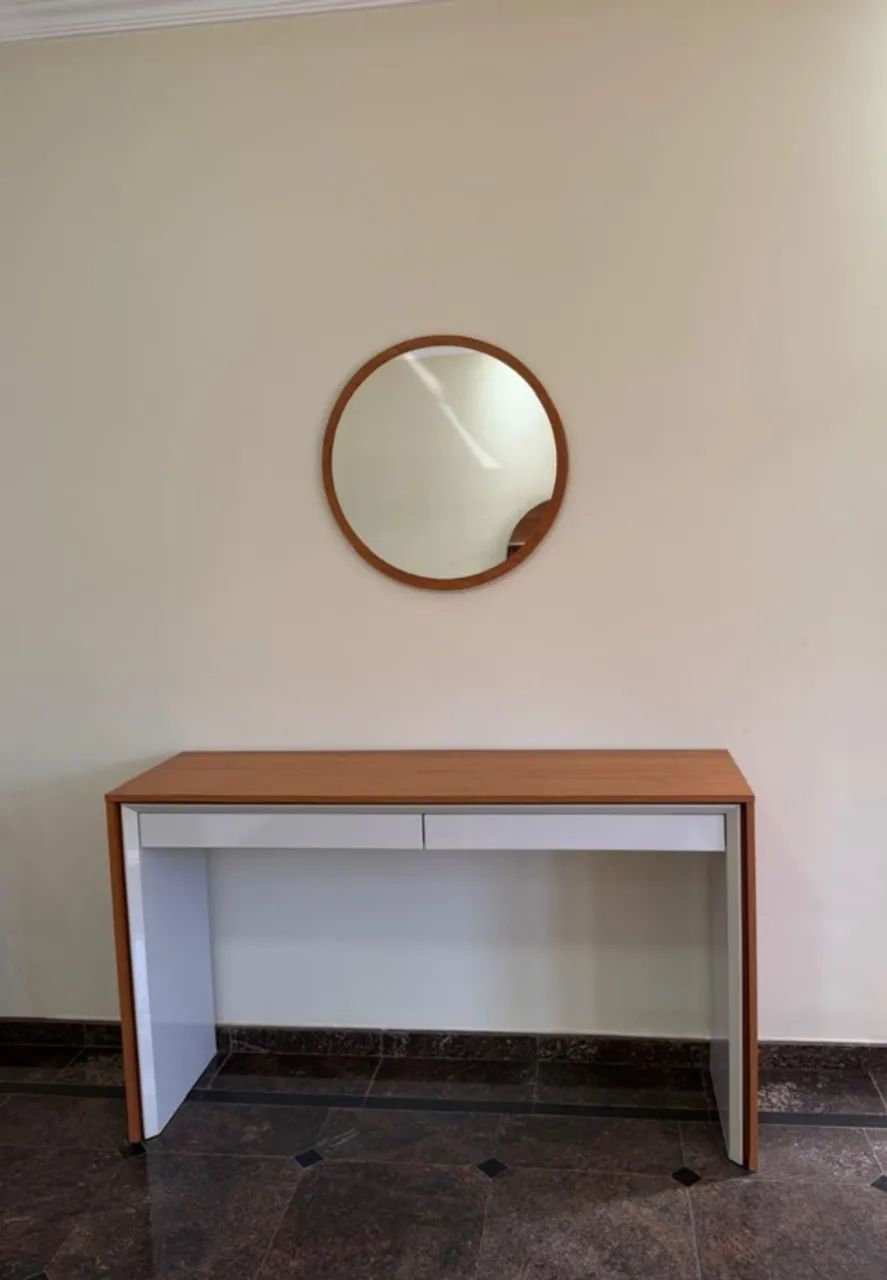 Aparador em MDF com espelho
