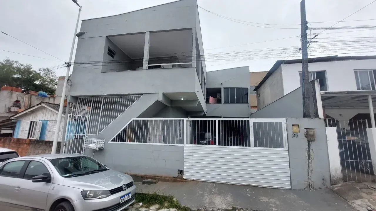 Ótimo prédio em São José com 3 imóveis Alugados em Serraria São José-SC