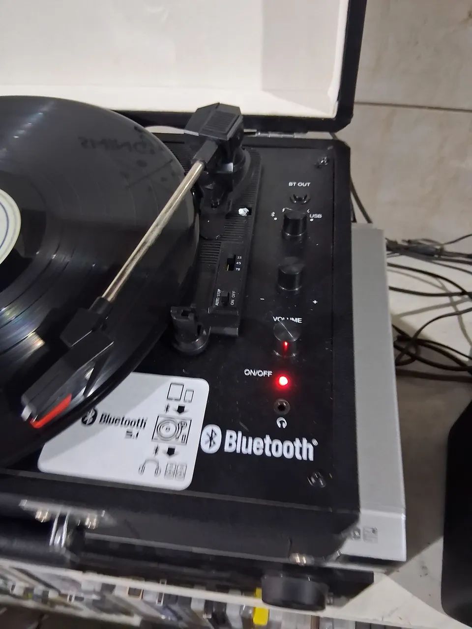 Vitrola maleta...Bluetooth..USB.. com pitch  - Foto 5