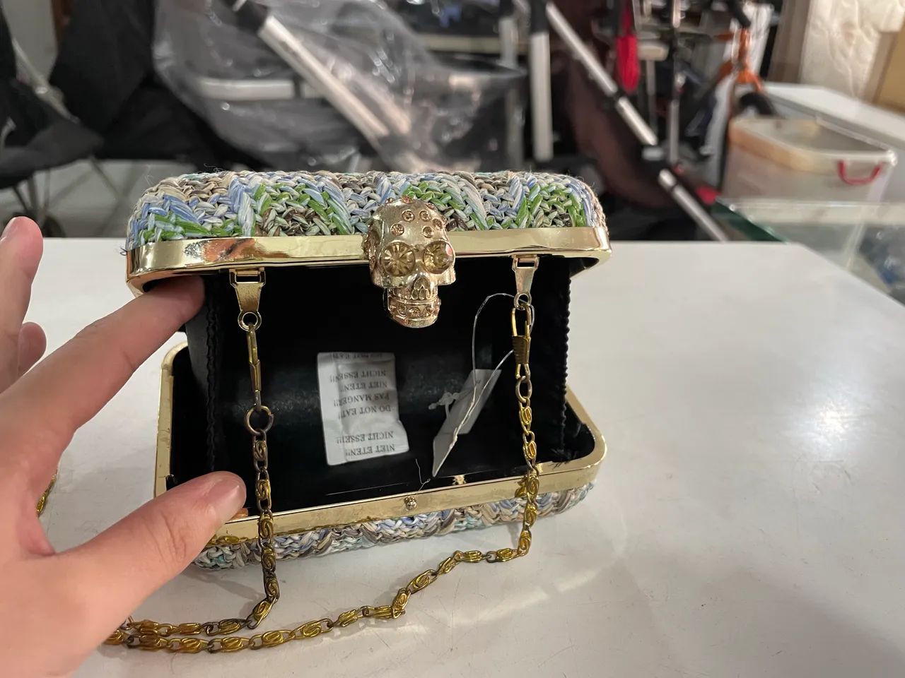 Bolsa de Mão Clutch com Caveira Dourada  - Foto 2