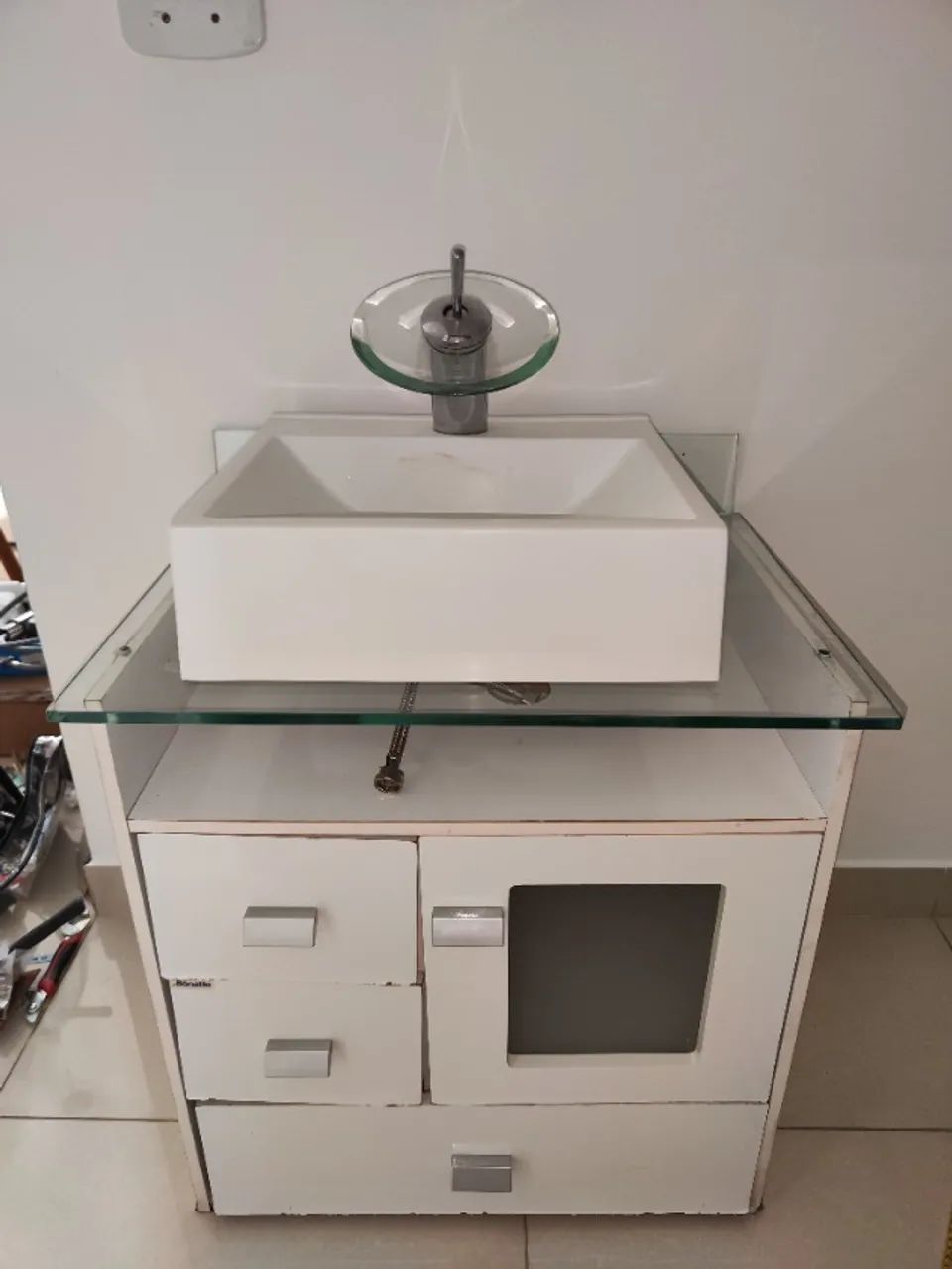Armário de Banheiro c/ Cuba e torneira