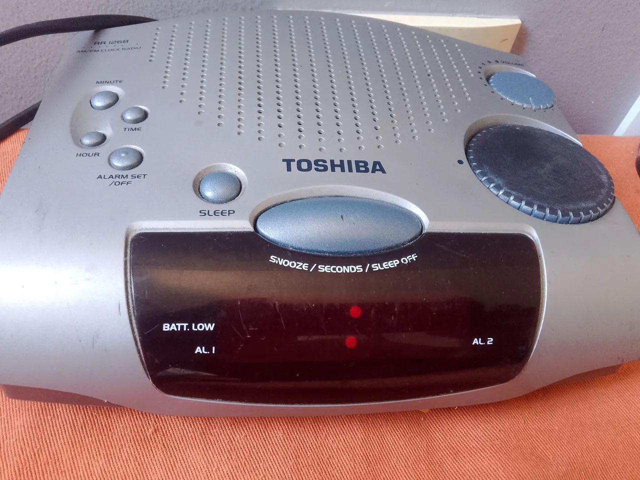 Rádio relógio com escuta aérea 
