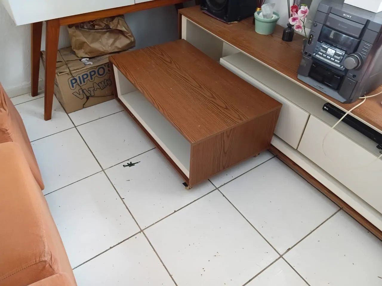 Vende se sofá cama e o jogo de sala 2000 reais  - Foto 3