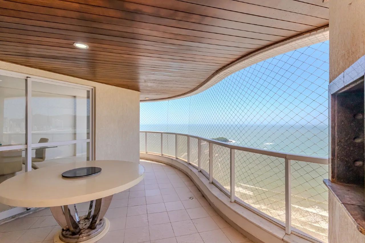 Cobertura Triplex Frente Mar com 05 Suítes no Edifício Marquês de Olinda no Centro em Baln