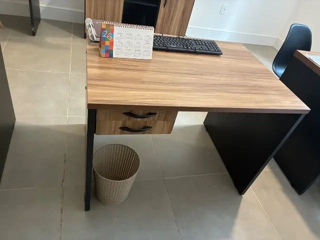 Mesa de computador com 2 gavetas - Foto 3