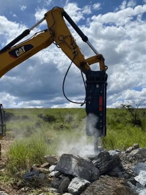 VENDO ROMPEDOR HIDRÁULICO JCB - Foto 2