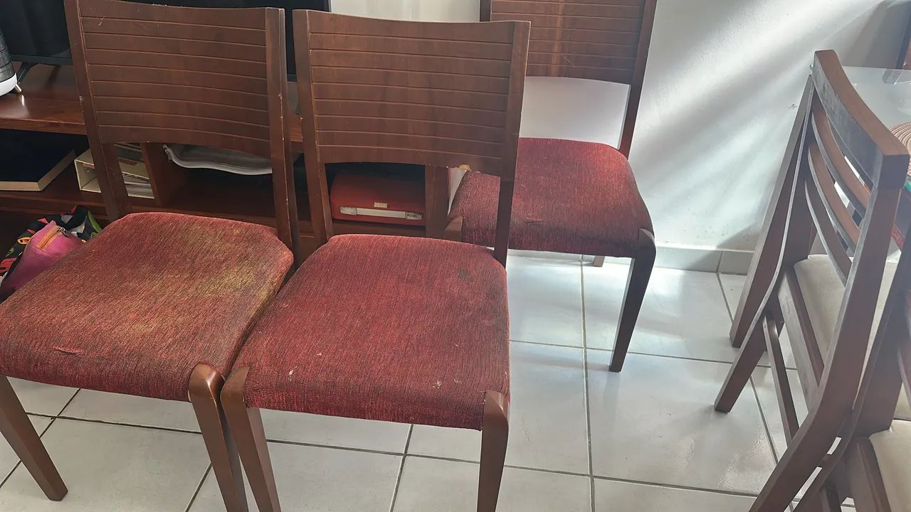 4 Cadeiras precisa reforma