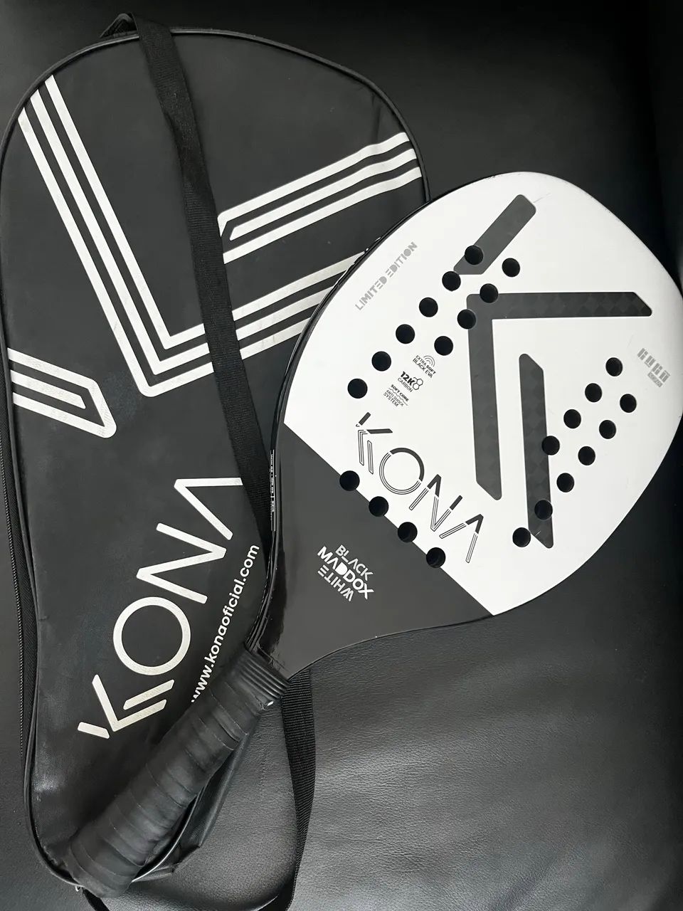Raquete de Beach Tennis Kona Maddox Black and White - Limited Edition 