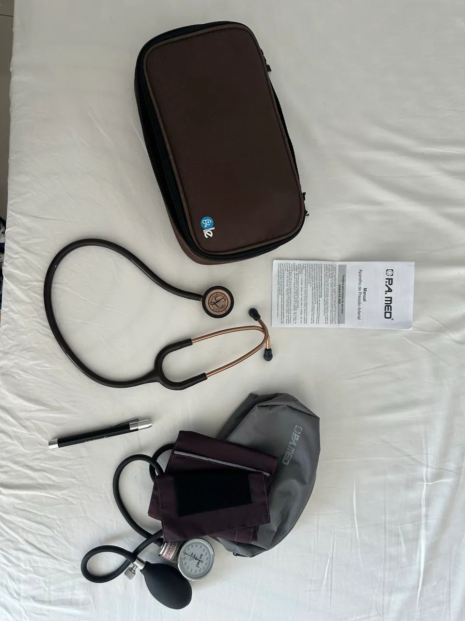 Kit Estetocopio Classic lll Chocolate 5809 + Esfigno + Case + Lanterna