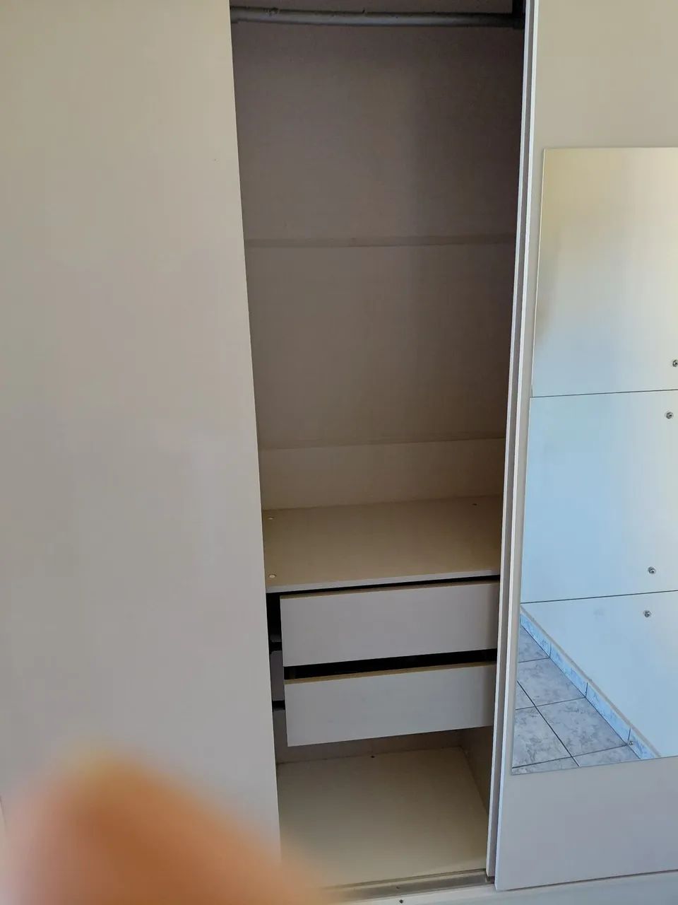 Guarda roupa semi novo 