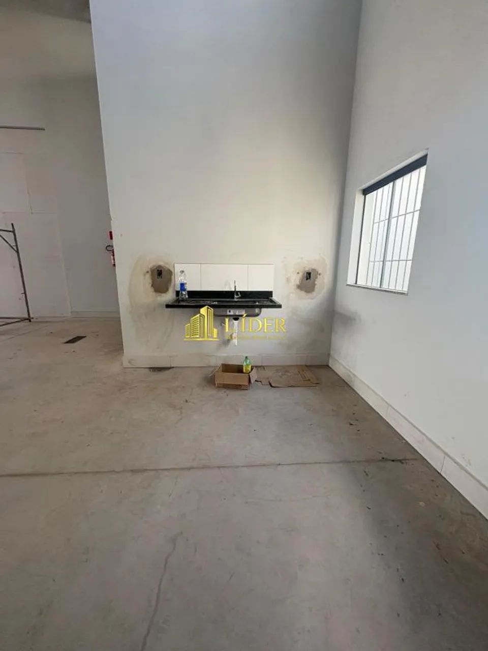BARRACÃO RECÉM CONSTRUÍDO - Foto 4