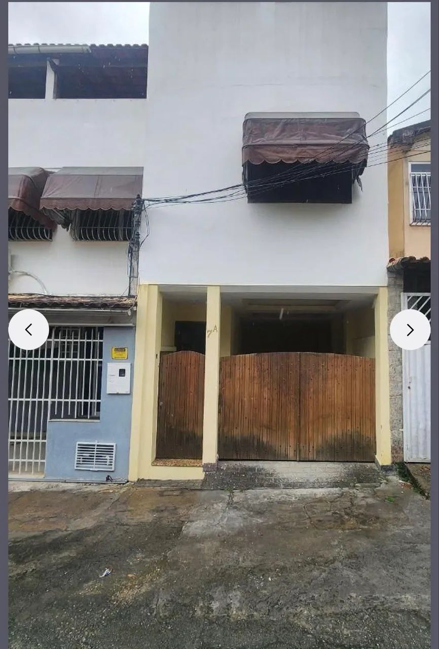 Casa triplex em condomínio rocha 