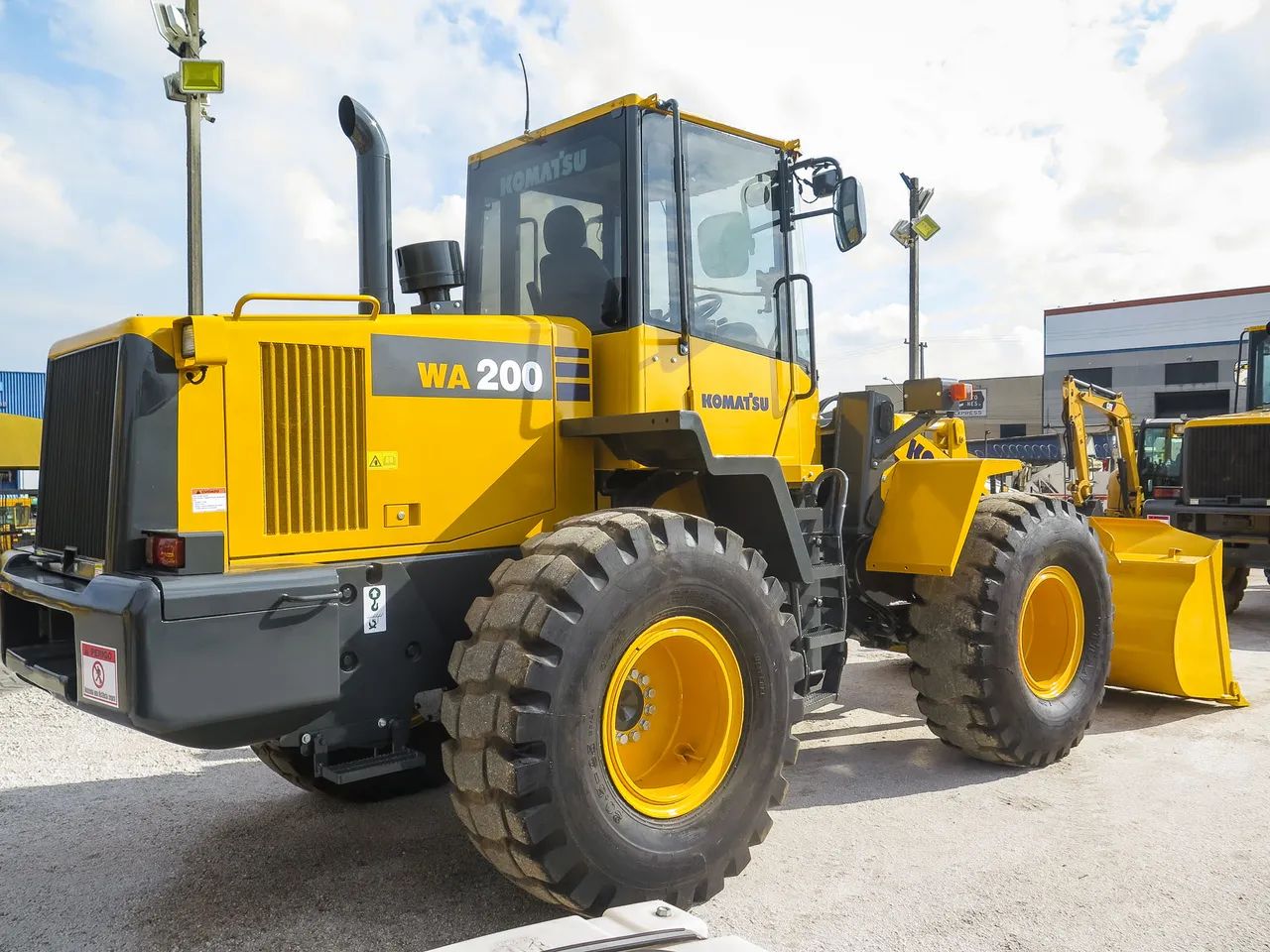 Pá carregadeira KOMATSU WA200 2019 com 10.286h de operação - Foto 2
