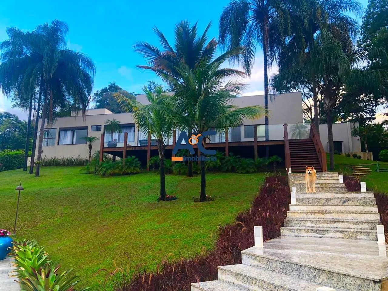 Belíssima casa no Condomínio Amendoeiras