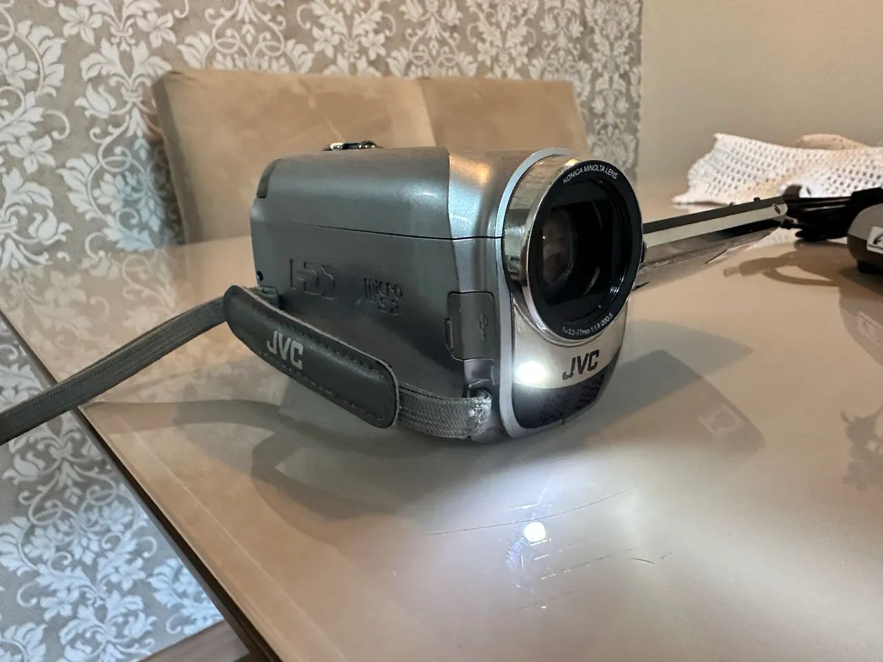 Filmadora JVC Everio GZ-MG630 60GB HDD - Zoom 40x Estilo Vintage