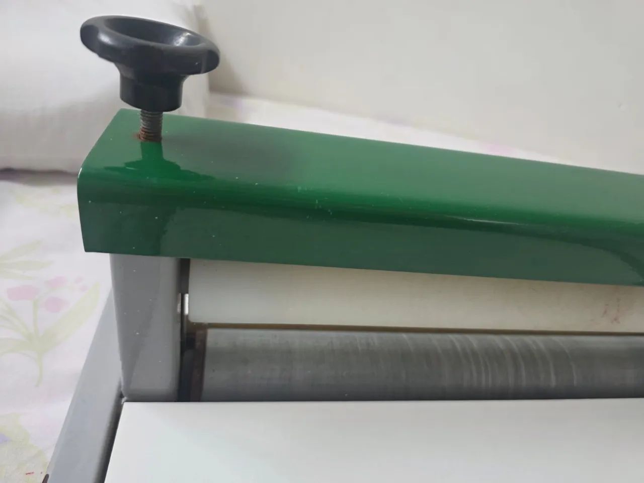 máquina de corte e vinco ideal para forminhas de doces com diversas facas - Foto 3