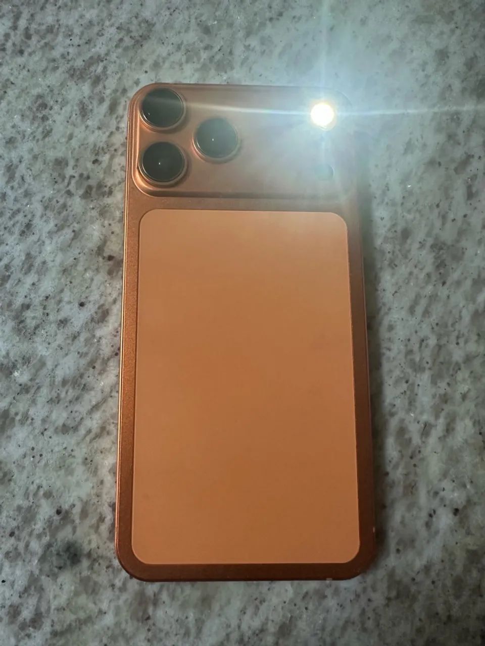 iPhone XSMAx 64GB na carcaça de uma 17 pro max 