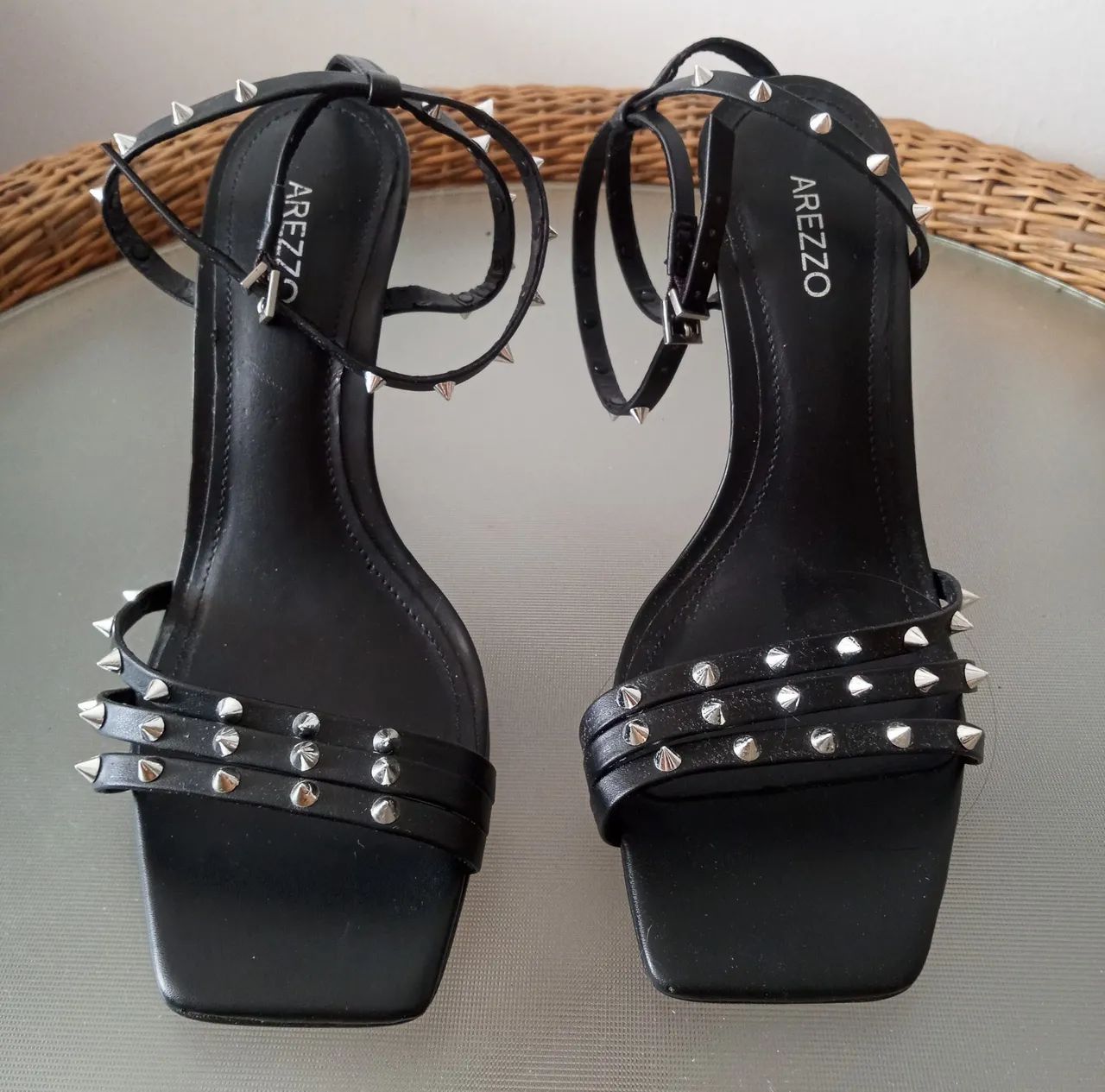 Sandália Arezzo Tiras com Spikes 