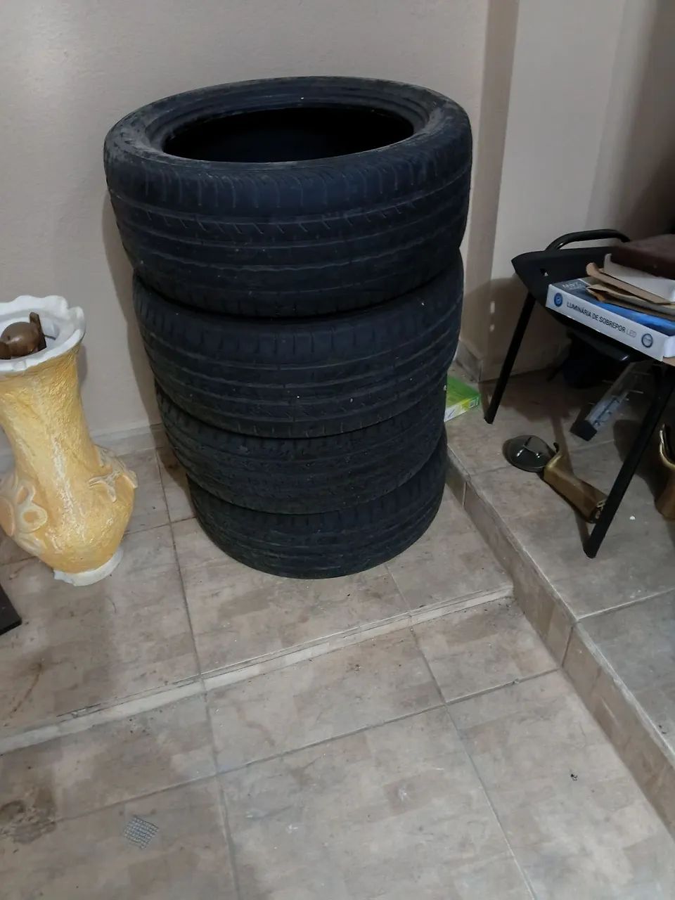 Vendo 4 pneus aro 17 semi novos