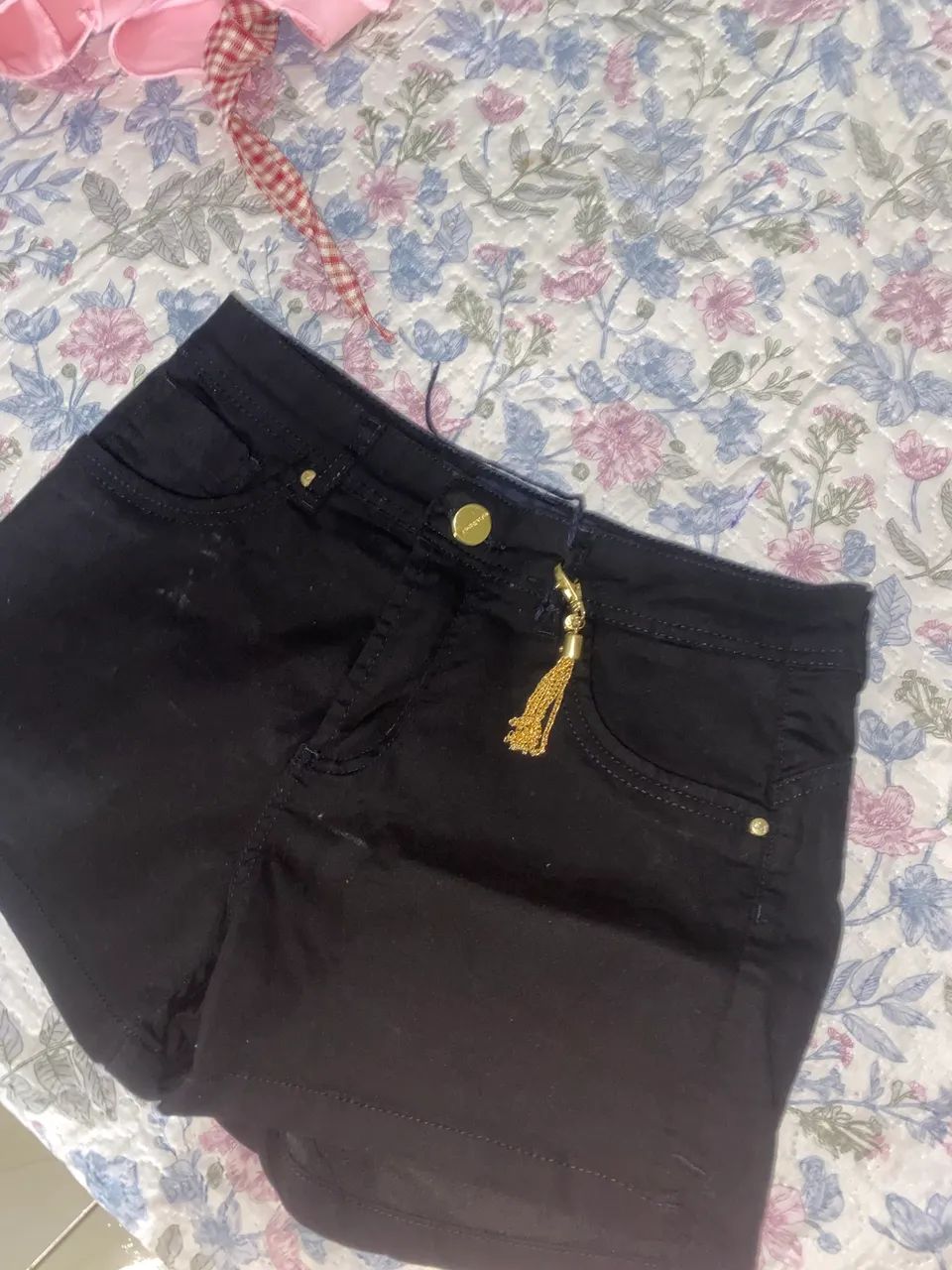 Short preto com detalhe dourado  - Foto 3